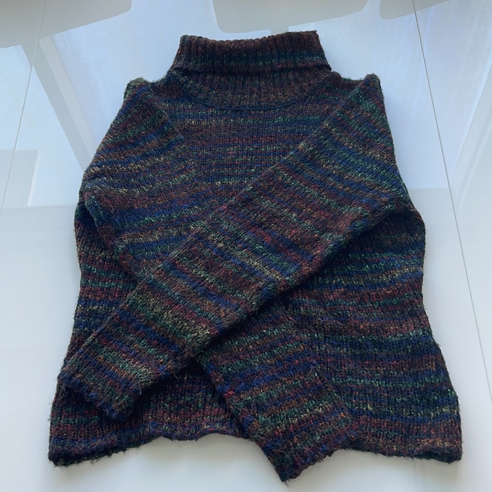Beautiful pattern Sweater - Picture 3 of 10